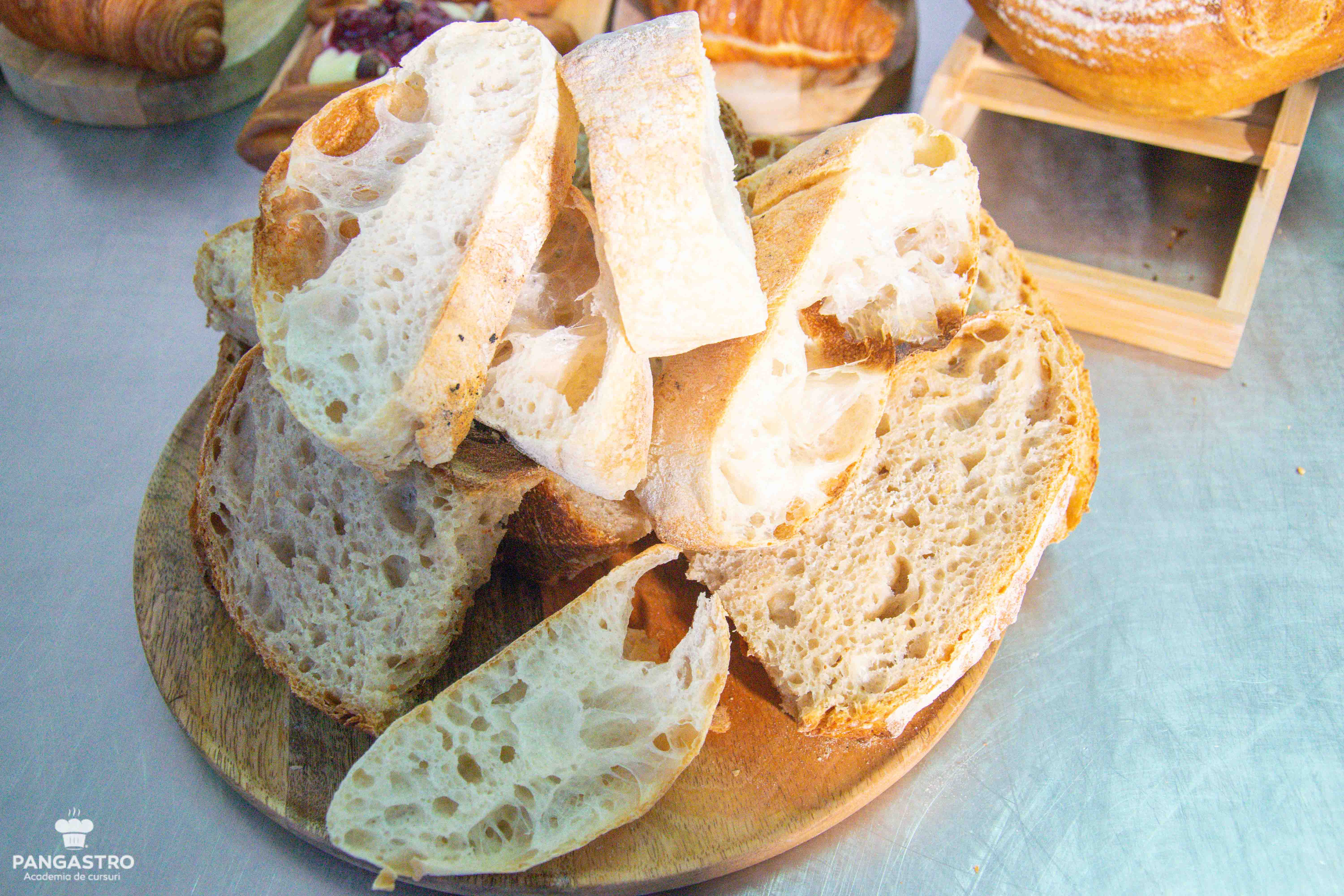 Săcele, Brașov: Maiaua sălbatică în produse de panificație